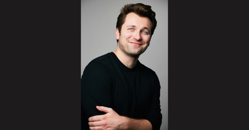 CEO Wants My Little Rascal cast: Full list of the main actors 4 Mark Chinnery as Doctor Johnson